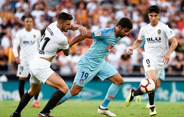 Costa hóa đấu sĩ, Atletico vẫn bị đội bóng của Batshuayi cầm chân - Bóng Đá