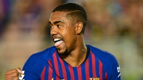 Fan kêu gọi Mourinho gọi lại sao trẻ thay thế Smalling - Bóng Đá