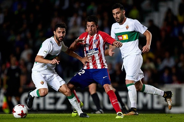 Simeone che mặt khi nhìn Torres dứt điểm thua cả chân sút nghiệp dư - Bóng Đá