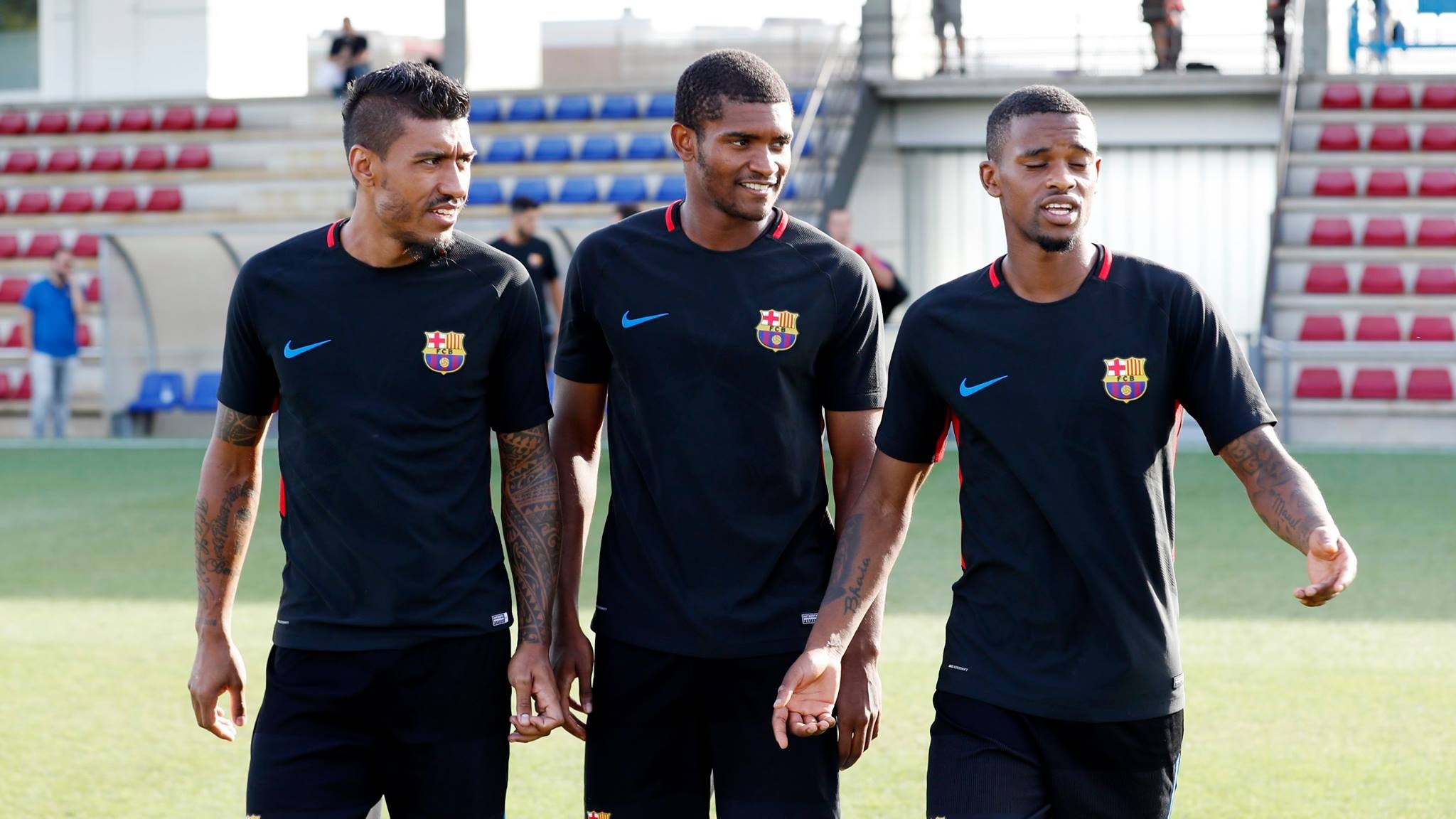 Ozil khiến fan nữ 