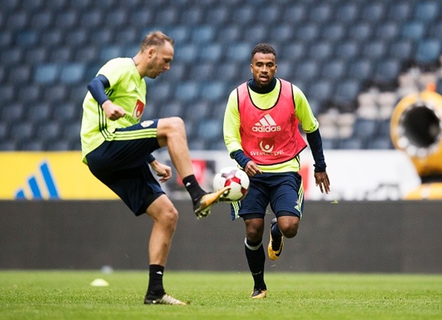 Buffon như minh tinh màn bạc trong ngày nhận giải 