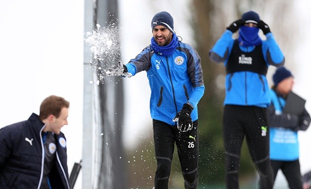 Mahrez tập chiêu lạ  - Bóng Đá