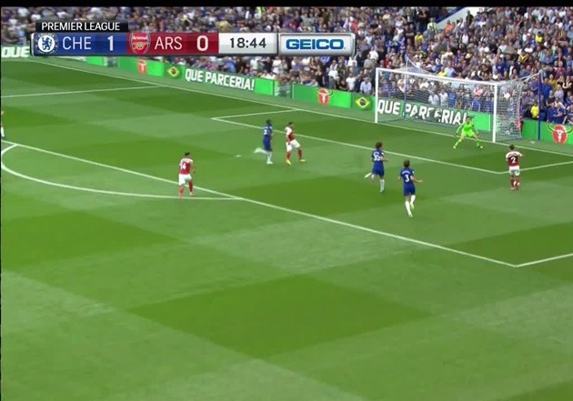 GUENDOUZI đập đất sau pha bỏ lỡ của Aubameyang - Bóng Đá