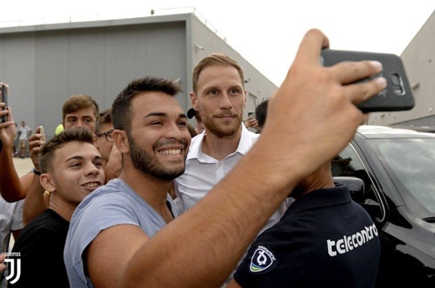 CĐV Quỷ đỏ khen Herrera - Bóng Đá