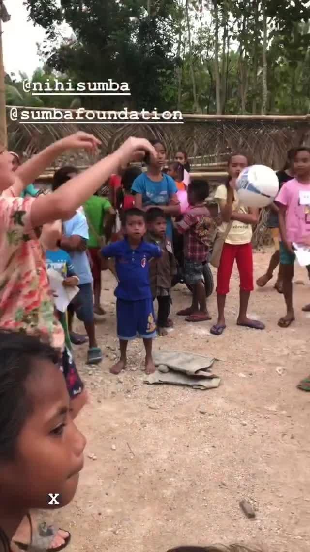 Giải trí ở hộp đêm, dàn sao Man Utd vẫn bị NHM vây kín - Bóng Đá