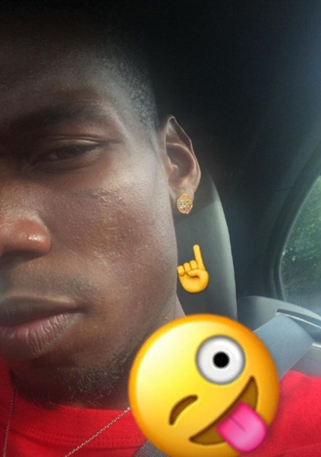 Ronaldo post hình Sir Alex - Bóng Đá