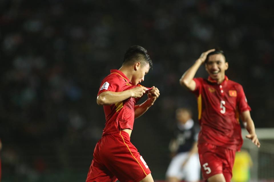 Vươn lên top 4, Wenger vẫn bị CĐV khắp thế giới 