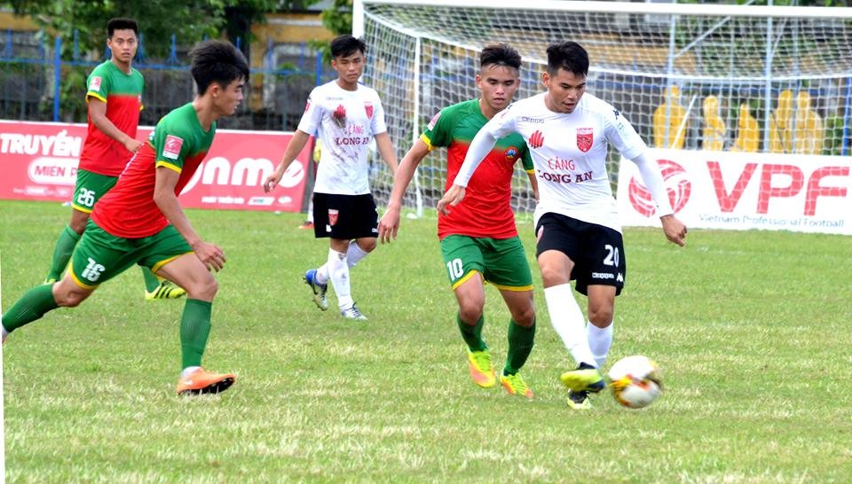 Nhà vô địch AFF Cup 2008 giã từ sự nghiệp với món quà chia tay ngọt ngào - Bóng Đá