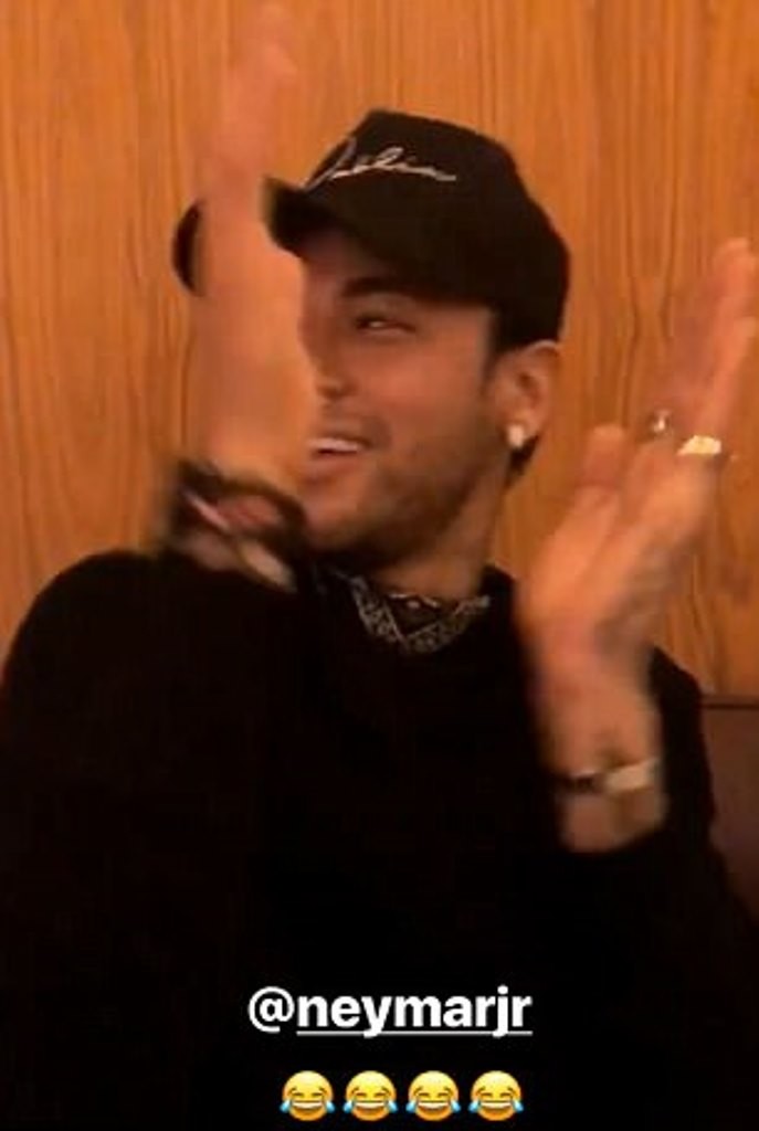 Hậu đại chiến, Neymar hẹn hò với ca sĩ Demi Lovato - Bóng Đá