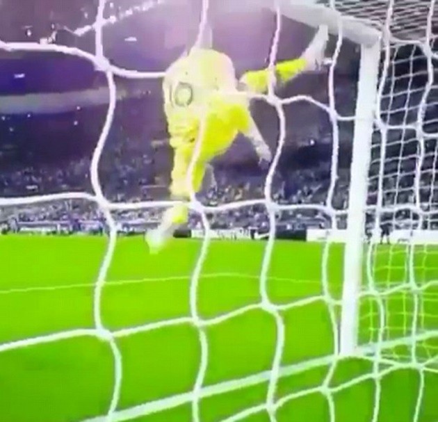 Sir Alex đến sân tập - Bóng Đá