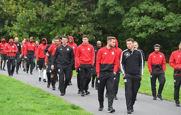 Man UTd ra sân tập  - Bóng Đá