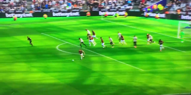 Ashley Young có quả phạt góc tệ nhất lịch sử bóng đá - Bóng Đá