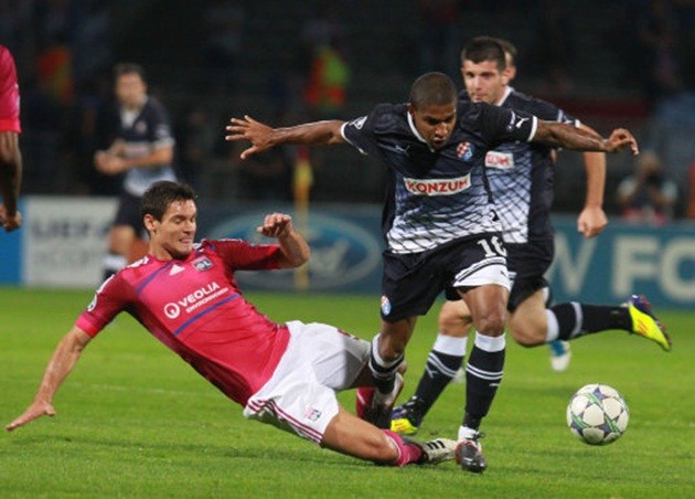 Xong, Ozil vẫn coi Arsenal là 