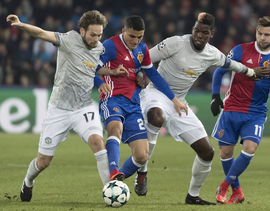 Thua Basel, Blind nhận lỗi, Mourinho bênh vực - Bóng Đá