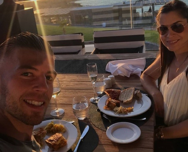 Alderweireld đón con gái chào đời - Bóng Đá