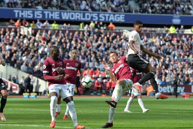 Ashley Young có quả phạt góc tệ nhất lịch sử bóng đá - Bóng Đá