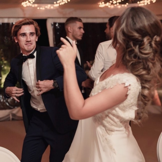 Đẹp trai lãng tử nhưng Griezmann vẫn 'trồng cây si' 2 năm vì lý do bất ngờ - Bóng Đá