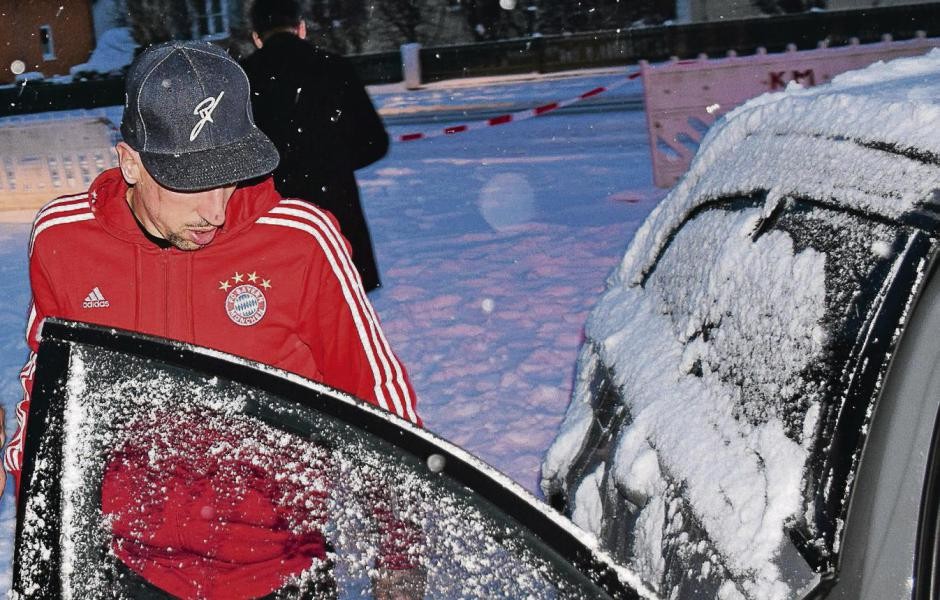 Ribery được fan vây kín ngày trở lại - Bóng Đá