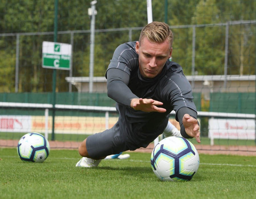 Mustafi khen Leno - Bóng Đá