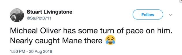 Trọng tài Oliver gây SỐC với pha bứt tốc ngang ngửa Sadio Mane - Bóng Đá