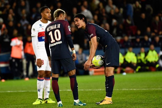 NÓNG: Hậu đại chiến với Cavani, Neymar bị loại khỏi đội hình PSG - Bóng Đá