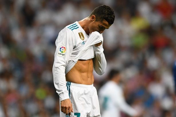 Ronaldo đang dứt điểm cự kỳ 'nghiệp dư' tại La Liga - Bóng Đá