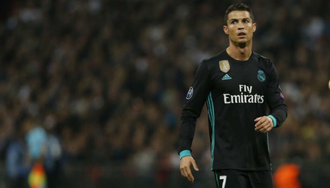 Ronaldo thừa nhận không có năng khiếu cầm quân - Bóng Đá