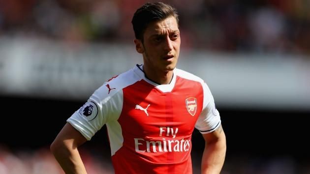 Thủ môn bị đuổi... vì tiểu ngay trên sân - Bóng Đá