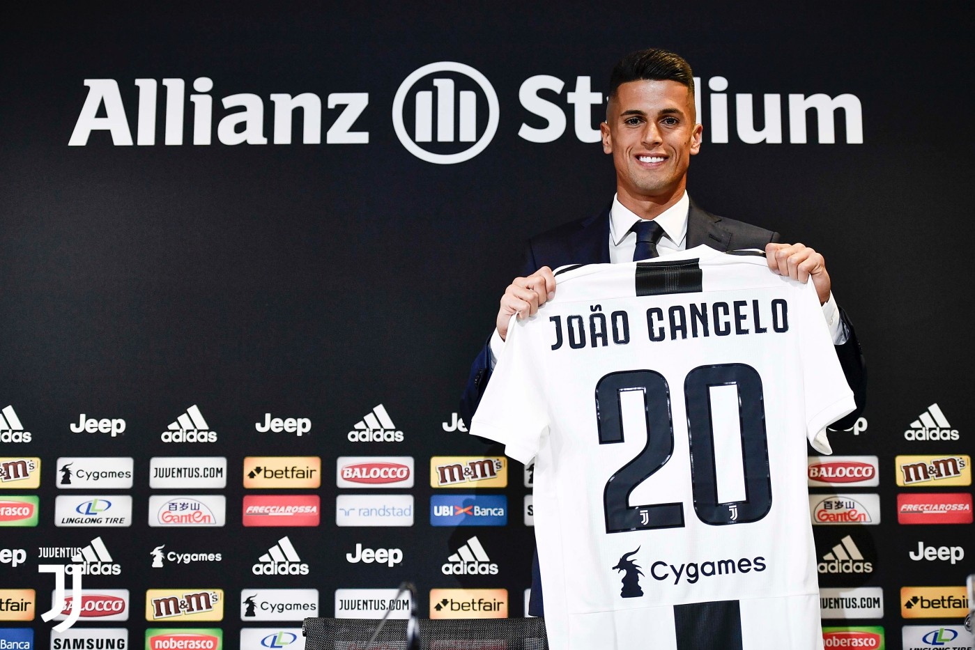 Không thể 'làm nền' cho Ronaldo, Dybala sẽ bị trảm? - Bóng Đá
