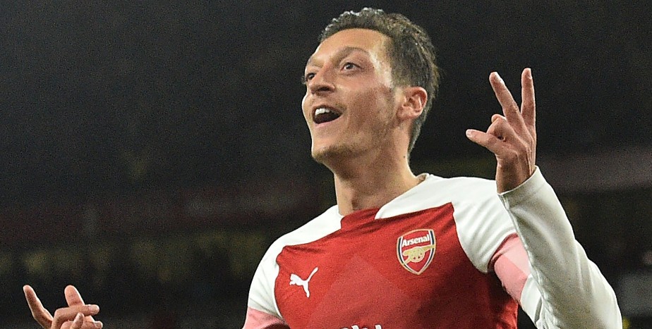 Hết Salah, huyền thoại Arsenal lại dụ Ozil tới Real - Bóng Đá