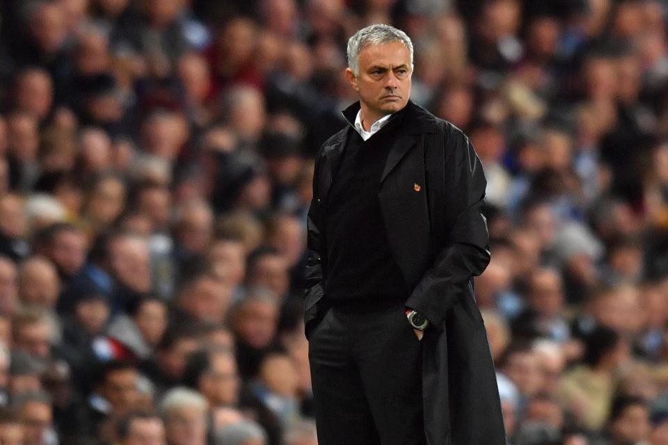 Sốc: Tỷ lệ CĐV Man Utd ủng hộ Mourinho thấp kỷ lục  - Bóng Đá