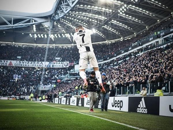 UAE mời chào Ronaldo với mức lương ngất ngưỡng - Bóng Đá