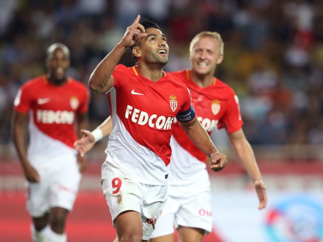 Neymar hay Asensio, ai xứng đáng là cầu thủ hay nhất tháng 8? - Bóng Đá
