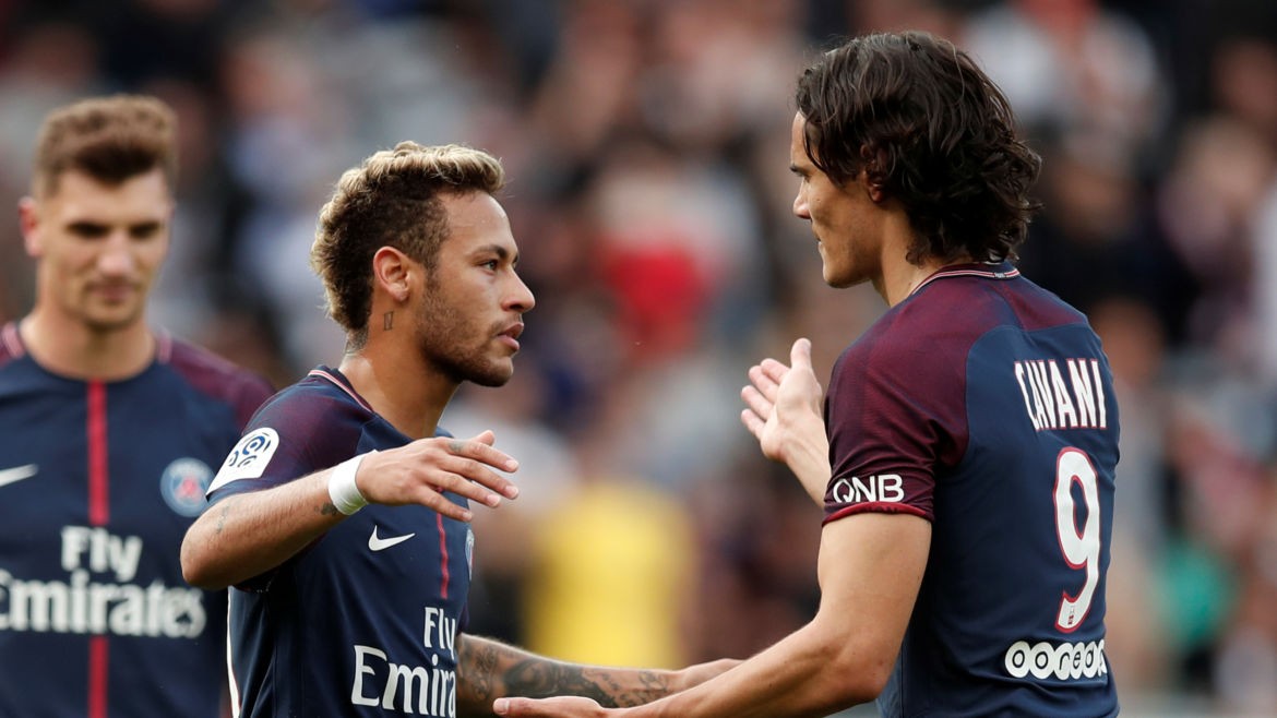 Cavani bị chê 'diễn kịch' quá tệ sau lưng Neymar - Bóng Đá