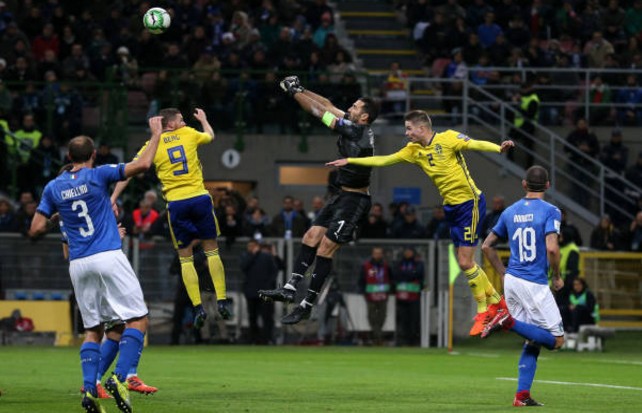Những giọt nước mắt đau đớn của Buffon trong ngày chia tay Azzurri - Bóng Đá