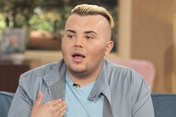 Vì muốn thành Beckham, fan cuồng mất tiền và suýt mất luôn mạng - Bóng Đá