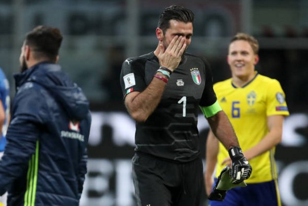 Những giọt nước mắt đau đớn của Buffon trong ngày chia tay Azzurri - Bóng Đá