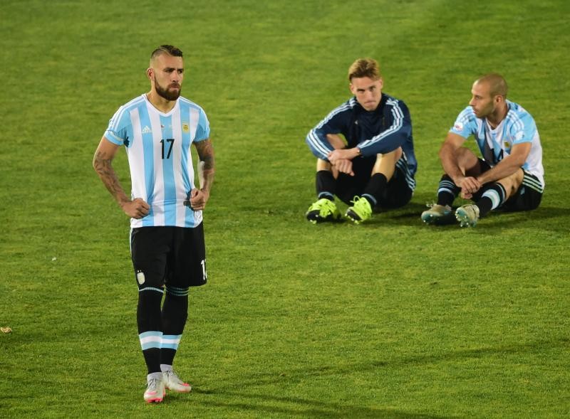Trong trận 'sinh tử', liệu Messi có 'dám' đá cặp với Dybala? - Bóng Đá