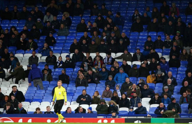 Rooney đau xót trước khán đài vắng bóng người tại Goodison Park - Bóng Đá