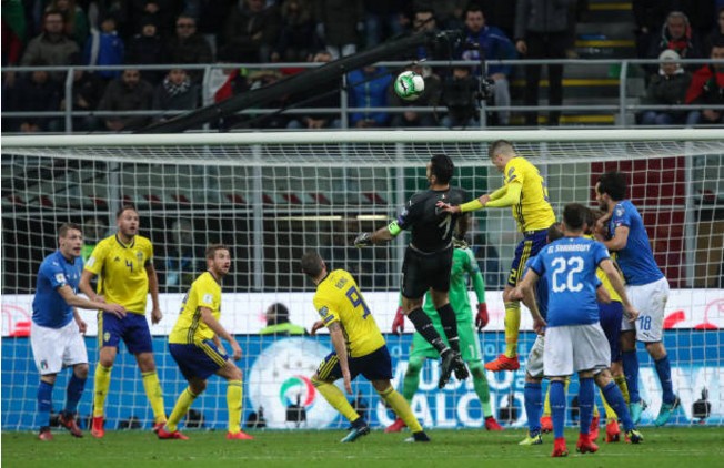 Những giọt nước mắt đau đớn của Buffon trong ngày chia tay Azzurri - Bóng Đá