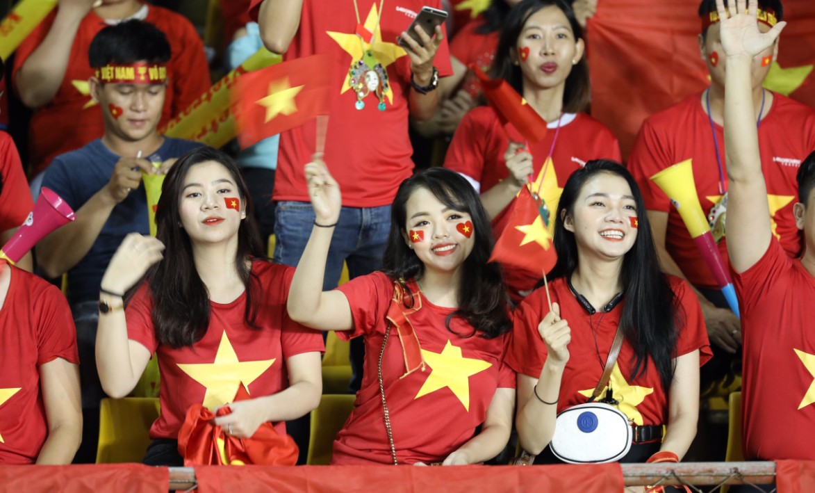 Dàn mỹ nữ Việt Nam đốt cháy khán đài Panaad - Bóng Đá