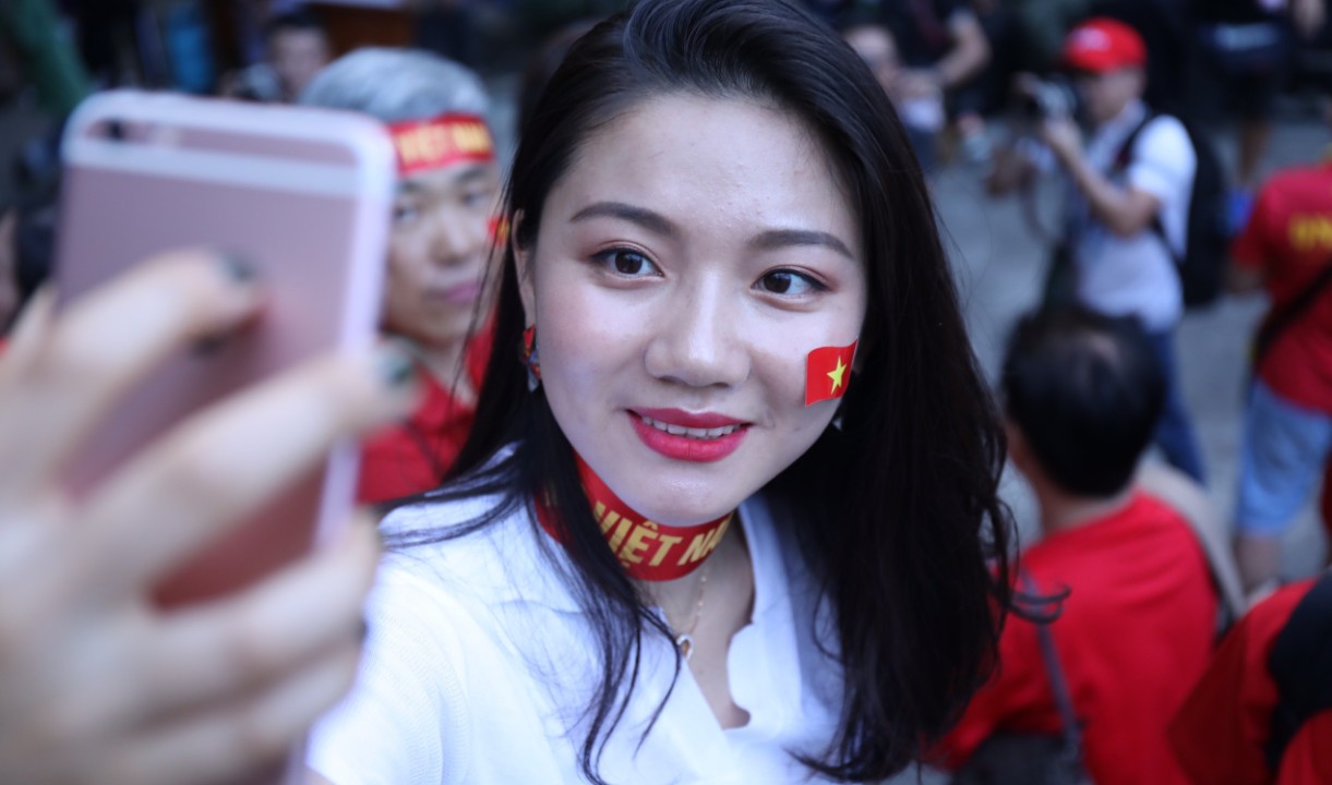 Dàn mỹ nữ Việt Nam đốt cháy khán đài Panaad - Bóng Đá