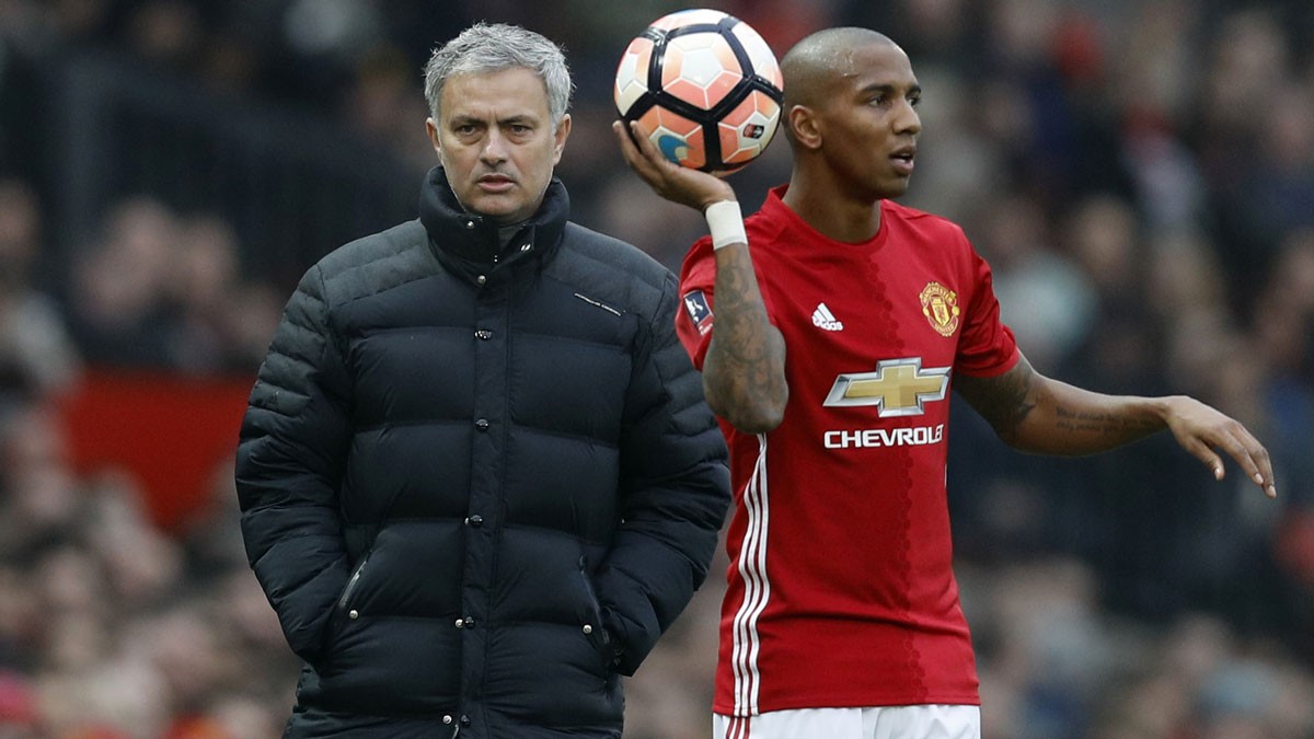 MU và vũ khí bí mật: Phép màu Ashley Young - Bóng Đá