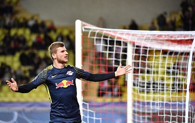 Ferdinand giận dữ khi Mourinho phát điên sau bàn thắng muộn của Fellaini - Bóng Đá