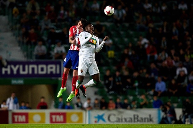 Simeone che mặt khi nhìn Torres dứt điểm thua cả chân sút nghiệp dư - Bóng Đá