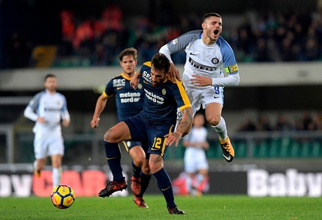 Spalletti ghì chặt học trò khi thoát hiểm ở thành Verona - Bóng Đá