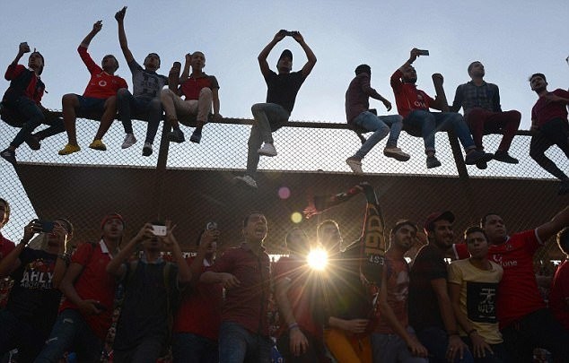 Khung cảnh KHÔNG THỂ TIN ĐƯỢC trong buổi tập của Al Ahly - Bóng Đá