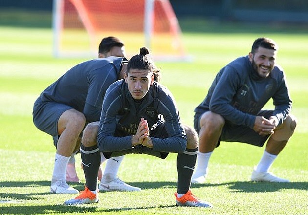 Thi đấu rực sáng, Torreira thu hút mọi ánh nhìn trên sân tập - Bóng Đá