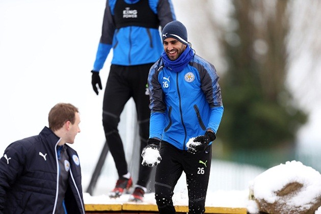Mahrez tập chiêu lạ  - Bóng Đá