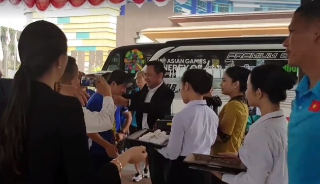 Cận cảnh Benevento ăn mfừng như thể vô địch Serie A - Bóng Đá